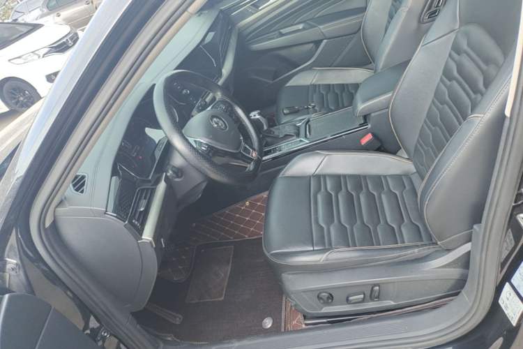 Used Volkswagen Passat 2019 330TSI Elite Edition China VI Left Front Seat