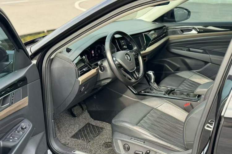 Used Volkswagen Passat 2019 330TSI Elite Edition China VI Left Front Seat