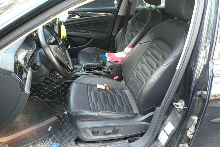 Used Volkswagen Passat 2019 330TSI Elite Edition China VI Left Front Seat