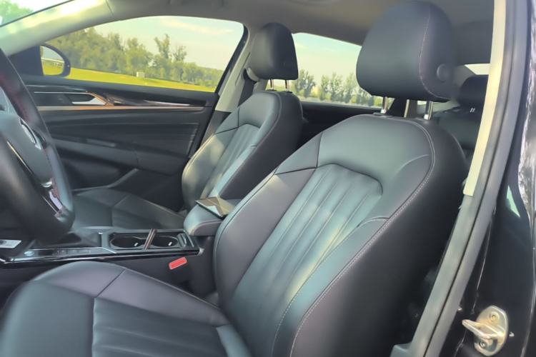 Used Volkswagen Passat 2019 280TSI Business Edition China VI Left Front Seat