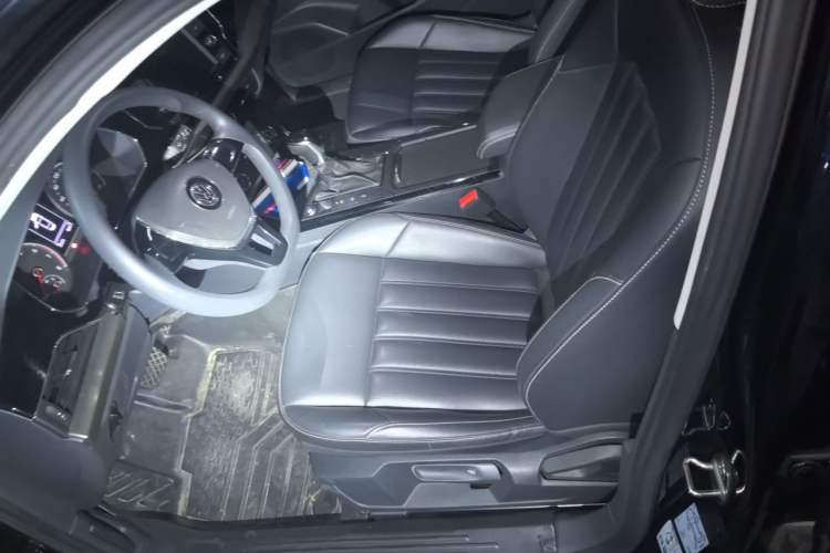 Used Volkswagen Passat 2019 280TSI Business Edition China VI Left Front Seat