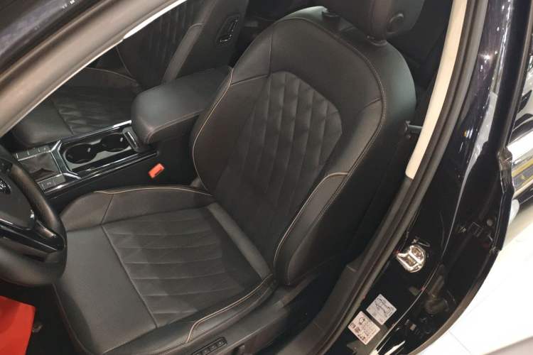 Used Volkswagen Passat 2019 330TSI Luxury Edition China VI Standard Left Front Seat
