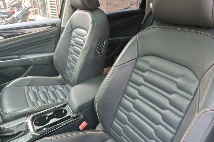 Used Volkswagen Passat 2019 330TSI Elite Edition China VI Left Front Seat