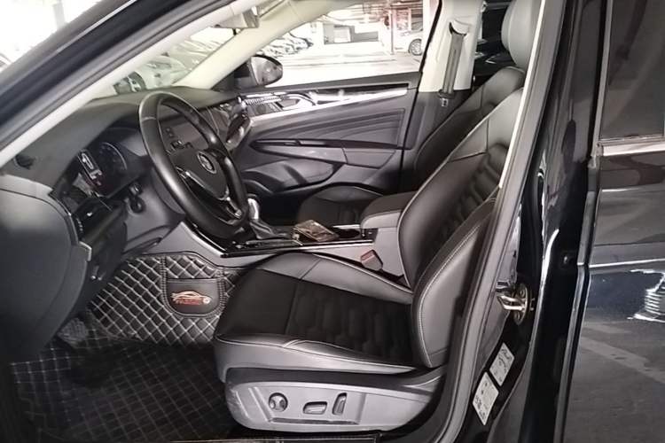 Used Volkswagen Passat 2019 330TSI Elite Edition China VI Left Front Seat