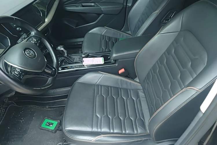 Used Volkswagen Passat 2019 330TSI Elite Edition China VI Left Front Seat