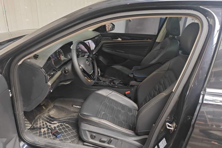 Used Volkswagen Passat 2019 330TSI Elite Edition China VI Left Front Seat