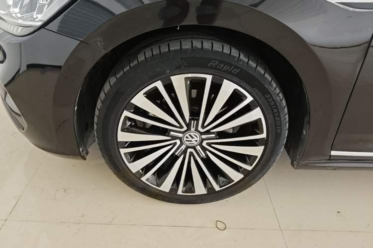 Used Volkswagen Passat 2019 330TSI Luxury Edition China VI Standard Left Front Wheel Hub