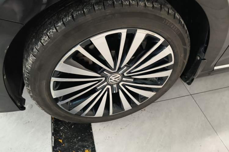 Used Volkswagen Passat 2019 380TSI Prestige Edition China VI Standard Left Front Wheel Hub