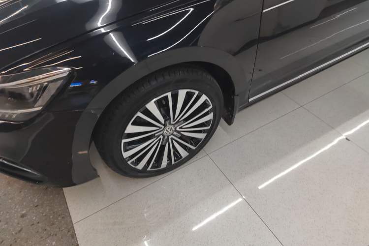 Used Volkswagen Passat 2019 330TSI Luxury Edition China VI Standard Left Front Wheel Hub