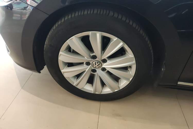 Used Volkswagen Passat 2019 330TSI Elite Edition China V Standard Left Front Wheel Hub