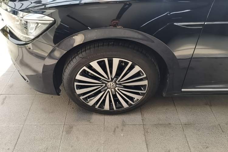 Used Volkswagen Passat 2019 330TSI Luxury Edition China VI Standard Left Front Wheel Hub