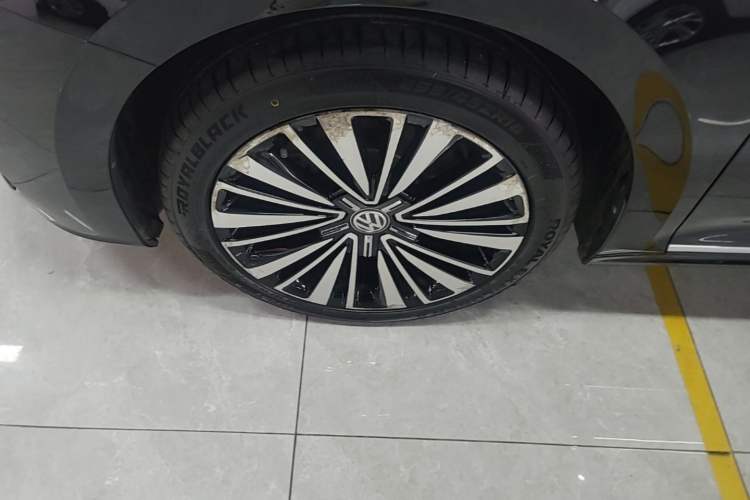 Used Volkswagen Passat 2019 380TSI Prestige Edition China VI Standard Left Front Wheel Hub