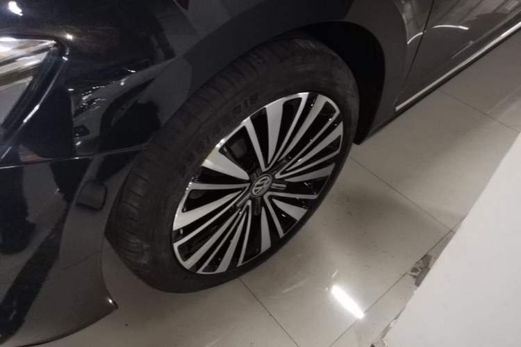 Used Volkswagen Passat 2019 380TSI Luxury Edition China VI Standard Left Front Wheel Hub