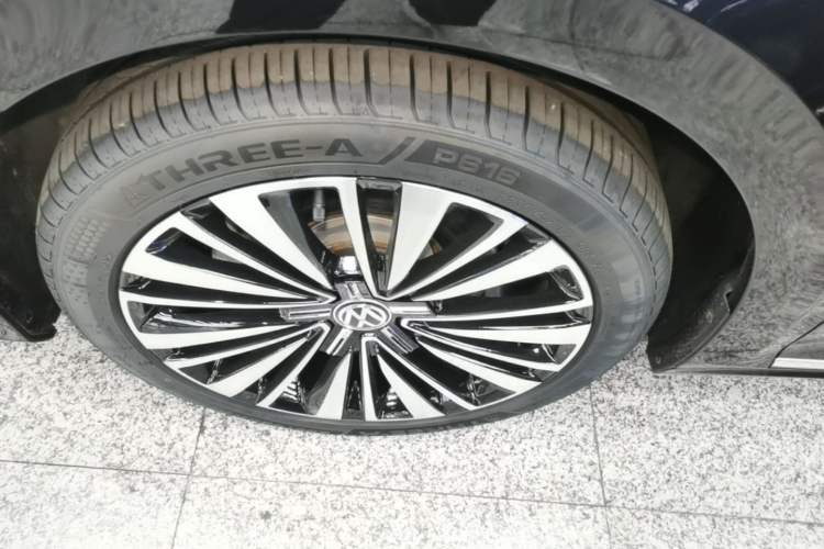 Used Volkswagen Passat 2019 330TSI Luxury Edition China VI Standard Left Front Wheel Hub