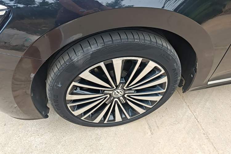Used Volkswagen Passat 2019 380TSI Luxury Edition China VI Standard Left Front Wheel Hub