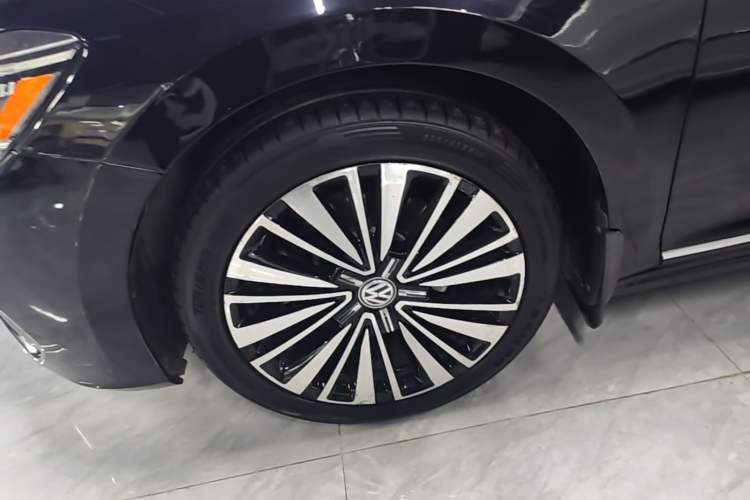Used Volkswagen Passat 2019 330TSI Luxury Edition China VI Standard Left Front Wheel Hub