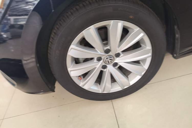Used Volkswagen Passat 2019 330TSI Elite Edition China VI Left Front Wheel Hub