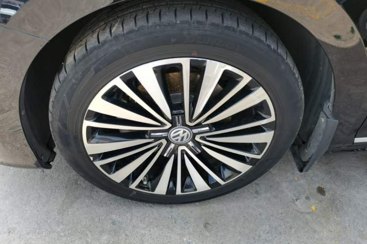Used Volkswagen Passat 2019 380TSI Luxury Edition China VI Standard Left Front Wheel Hub