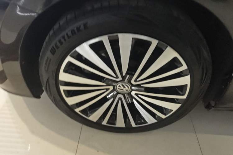 Used Volkswagen Passat 2019 330TSI Luxury Edition China VI Standard Left Front Wheel Hub