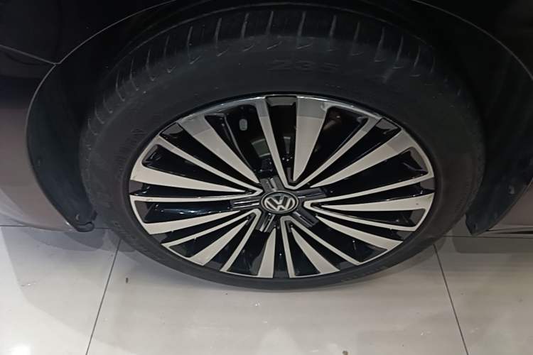 Used Volkswagen Passat 2019 330TSI Luxury Edition China V Standard Left Front Wheel Hub