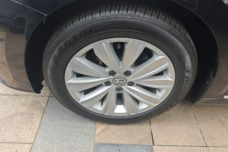 Used Volkswagen Passat 2019 330TSI Elite Edition China VI Left Front Wheel Hub