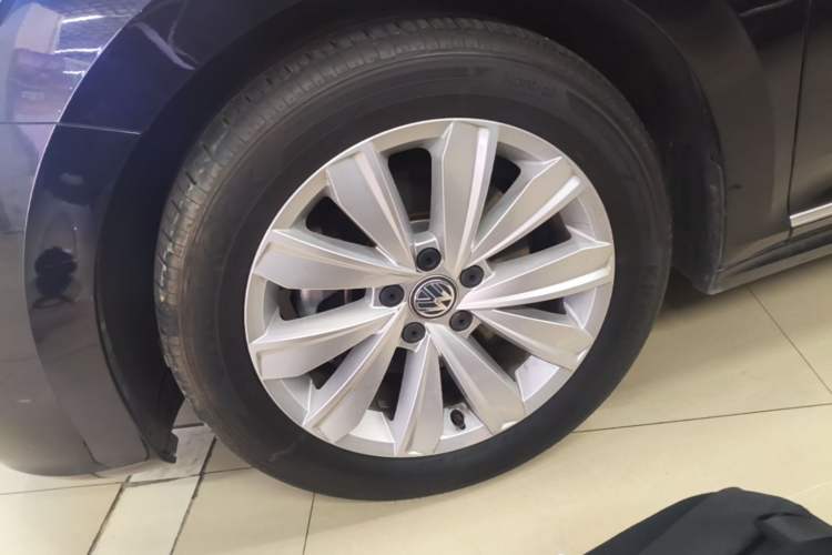 Used Volkswagen Passat 2019 330TSI Elite Edition China VI Left Front Wheel Hub