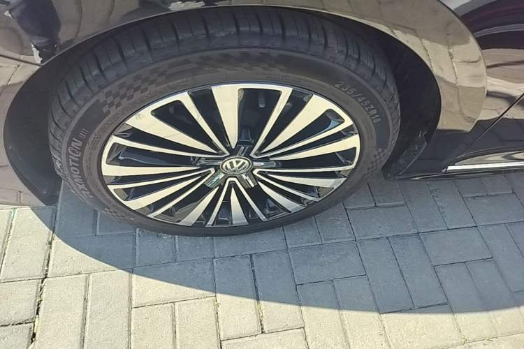 Used Volkswagen Passat 2019 330TSI Luxury Edition China V Standard Left Front Wheel Hub