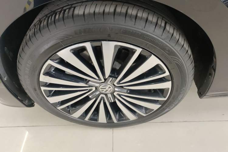 Used Volkswagen Passat 2019 330TSI Luxury Edition China VI Standard Left Front Wheel Hub