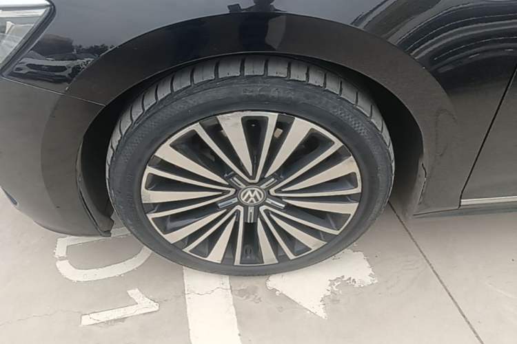 Used Volkswagen Passat 2019 380TSI Luxury Edition China VI Standard Left Front Wheel Hub