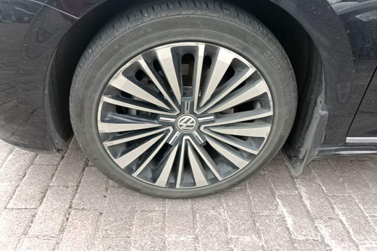 Used Volkswagen Passat 2019 330TSI Luxury Edition China VI Standard Left Front Wheel Hub