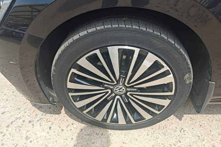 Used Volkswagen Passat 2019 380TSI Prestige Edition China VI Standard Left Front Wheel Hub