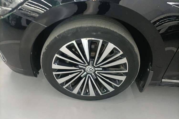 Used Volkswagen Passat 2019 330TSI Luxury Edition China VI Standard Left Front Wheel Hub