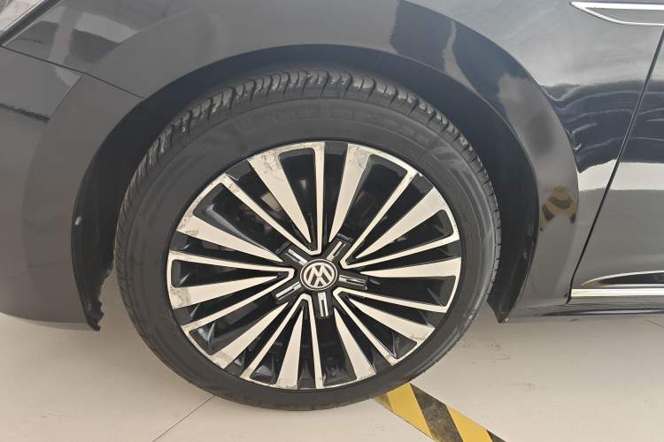 Used Volkswagen Passat 2019 330TSI Luxury Edition China VI Standard Left Front Wheel Hub