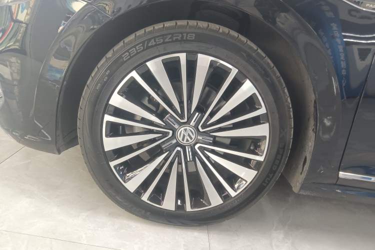 Used Volkswagen Passat 2019 330TSI Luxury Edition China V Standard Left Front Wheel Hub