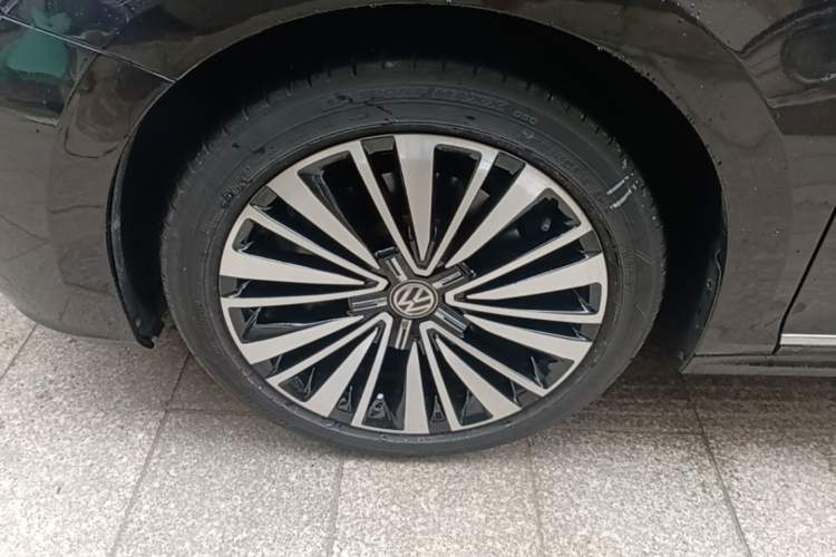 Used Volkswagen Passat 2019 330TSI Luxury Edition China VI Standard Left Front Wheel Hub
