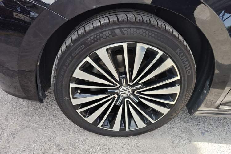 Used Volkswagen Passat 2019 330TSI Prestige Edition China V Standard Left Front Wheel Hub