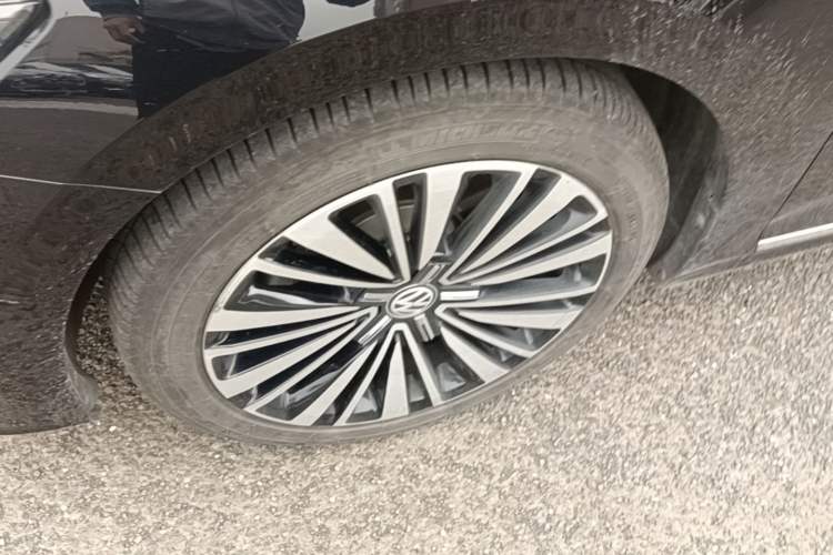 Used Volkswagen Passat 2019 330TSI Luxury Edition China VI Standard Left Front Wheel Hub