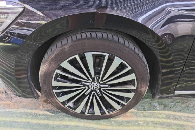 Used Volkswagen Passat 2019 330TSI Luxury Edition China VI Standard Left Front Wheel Hub