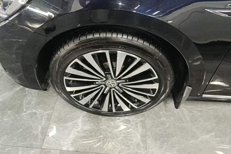 Used Volkswagen Passat 2019 330TSI Luxury Edition China VI Standard Left Front Wheel Hub