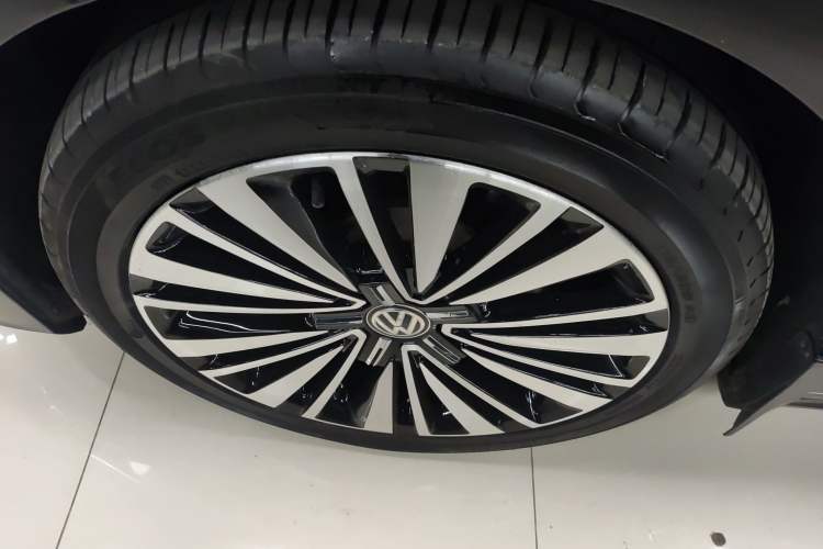 Used Volkswagen Passat 2019 330TSI Luxury Edition China VI Standard Left Front Wheel Hub