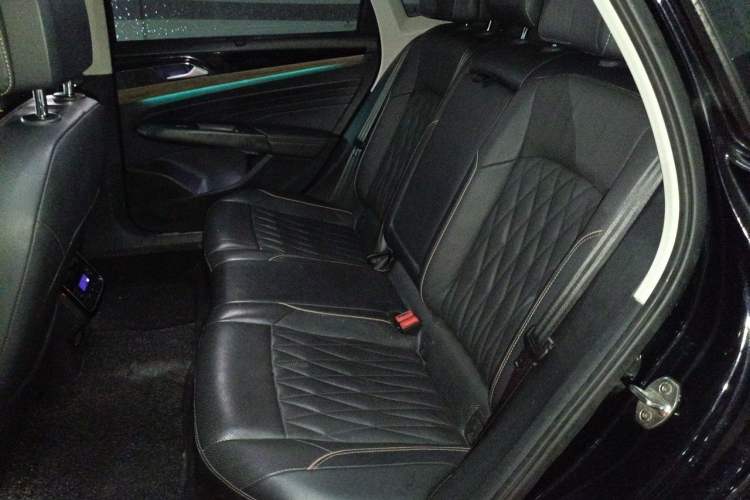Used Volkswagen Passat 2019 330TSI Luxury Edition China VI Standard Left Rear Seat