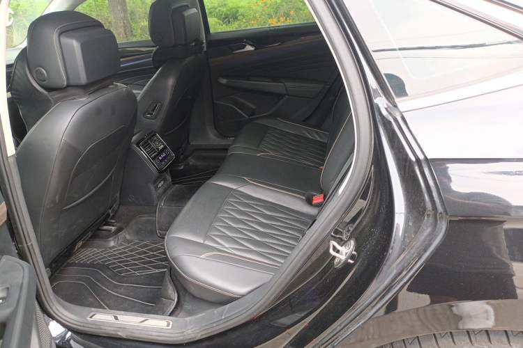 Used Volkswagen Passat 2019 330TSI Luxury Edition China VI Standard Left Rear Seat