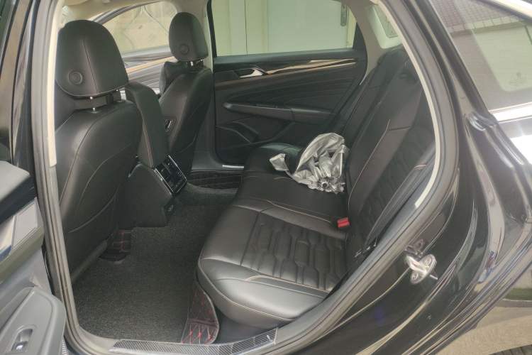 Used Volkswagen Passat 2019 330TSI Elite Edition China VI Left Rear Seat