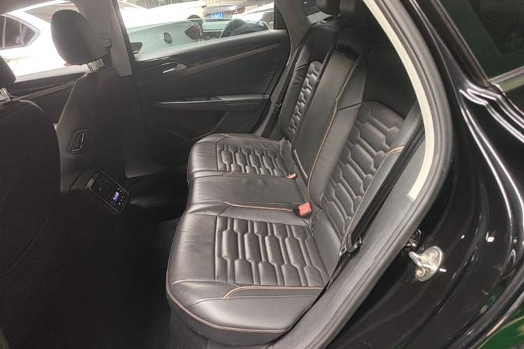 Used Volkswagen Passat 2019 330TSI Elite Edition China VI Left Rear Seat
