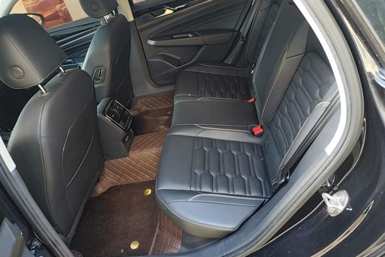 Used Volkswagen Passat 2019 330TSI Elite Edition China VI Left Rear Seat