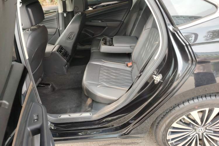 Used Volkswagen Passat 2019 330TSI Luxury Edition China VI Standard Left Rear Seat