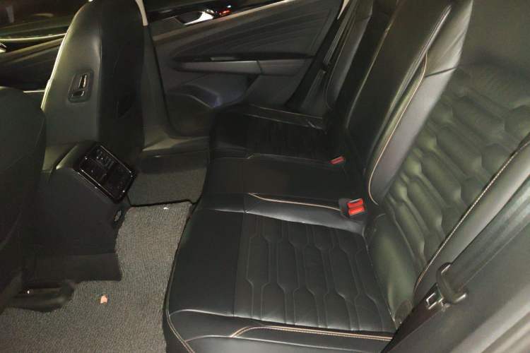 Used Volkswagen Passat 2019 330TSI Elite Edition China VI Left Rear Seat