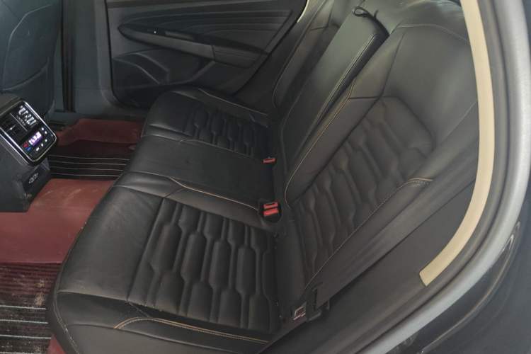 Used Volkswagen Passat 2019 330TSI Elite Edition China VI Left Rear Seat