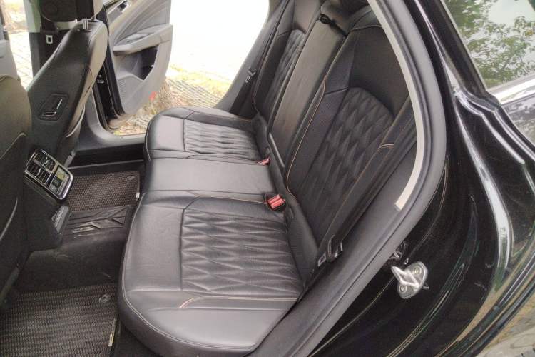 Used Volkswagen Passat 2019 330TSI Luxury Edition China VI Standard Left Rear Seat
