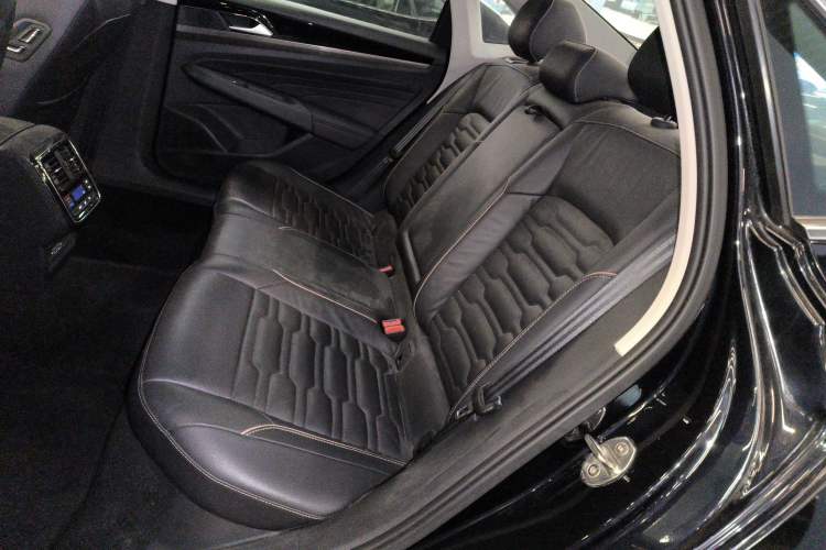 Used Volkswagen Passat 2019 330TSI Elite Edition China VI Left Rear Seat